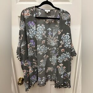 Umgee Gray Floral Kimono Blouse